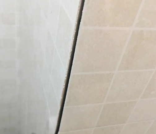 珠晖瓷砖空鼓维修公司分享阳台瓷砖脱落的修复过程可以分为以下几个步骤