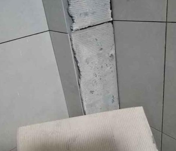 珠晖瓷砖空鼓维修公司分享下厨房瓷砖脱落的补救措施。